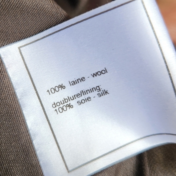 🥰🥰🥰🥰VINTAGE CHANEL BLAZERS 🤪🤪LOTS OF CC BUTTONS😛😛 - Picture 14 of 16